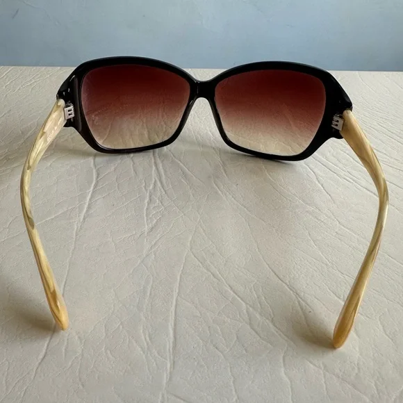 Oliver Peoples twenty years ILSA sunglasses display picture 3